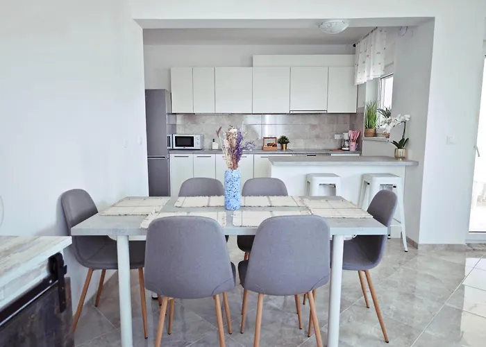 Toncica * Τρογκίρ